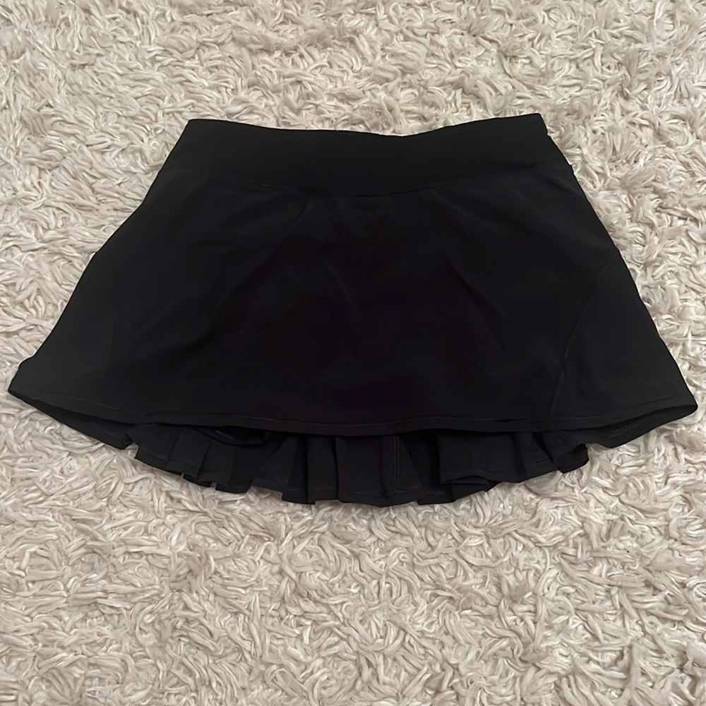 super cute black athletic skirt